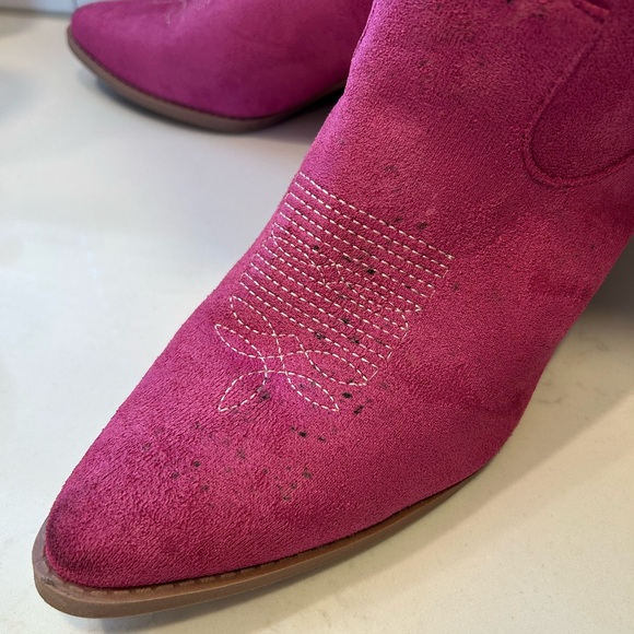 Pink boots - Picture 3 of 9